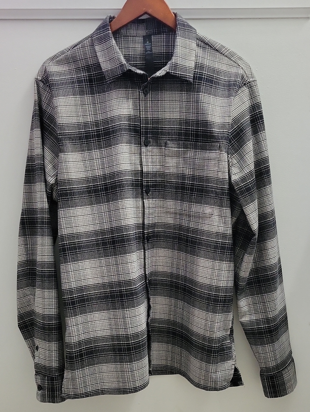 Lululemon Men's Button Up Plaid Flannel Gray And Black Size Large